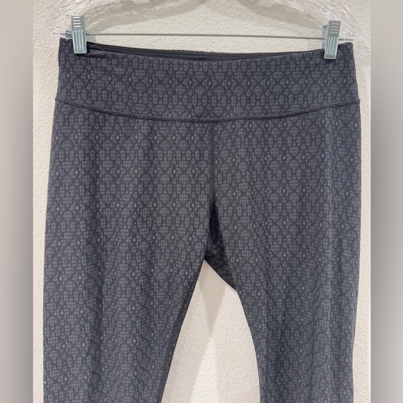 Prana Black Grey Lace Style Print Ruched Leggings Size Large - Picture 2 of 14